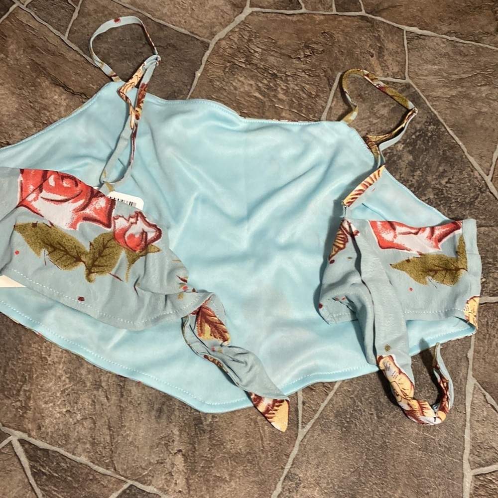 NWT Urban Renewal Floral Crop Top Sz Medium - Picture 5 of 10